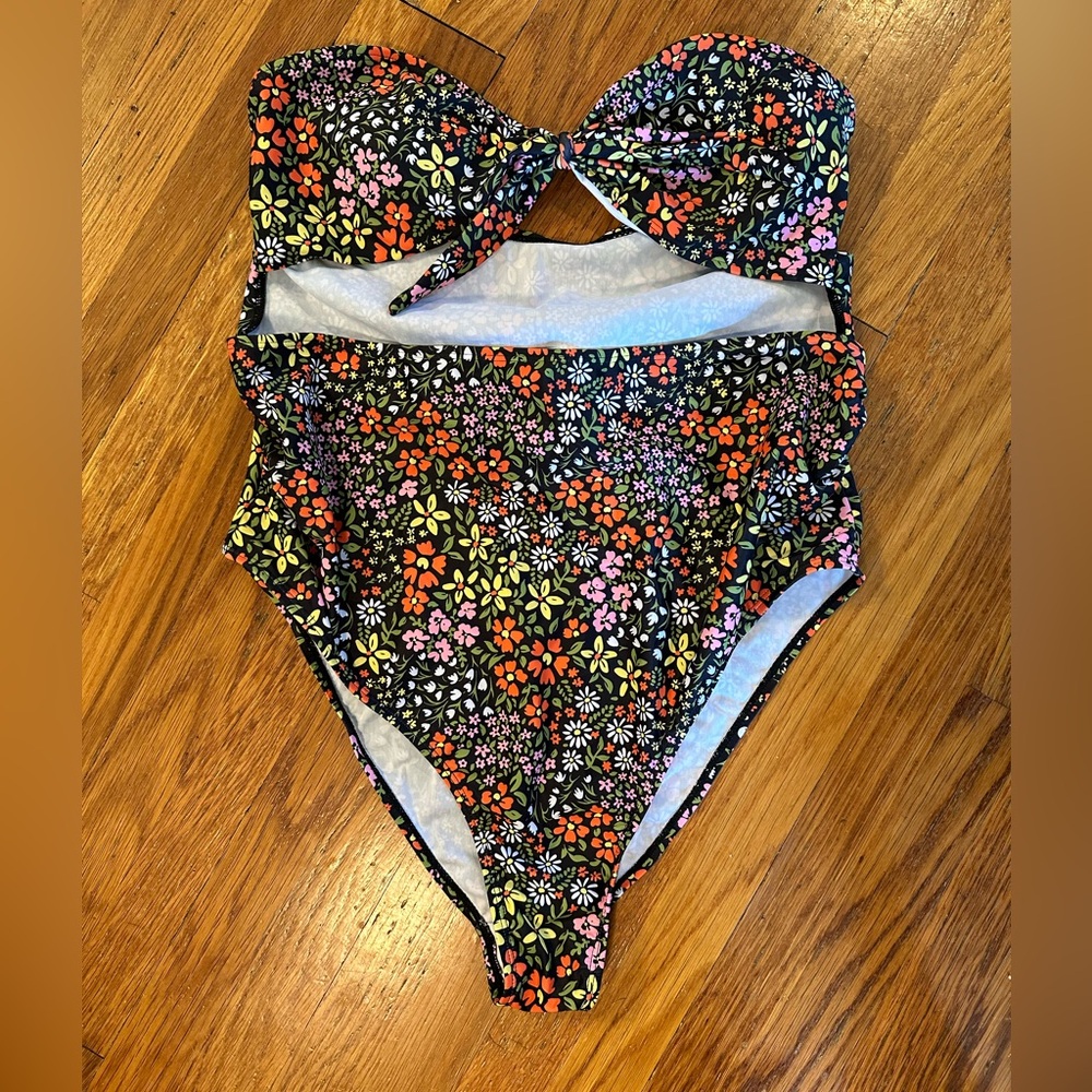 One piece floral maternity suit, never worn, size XL